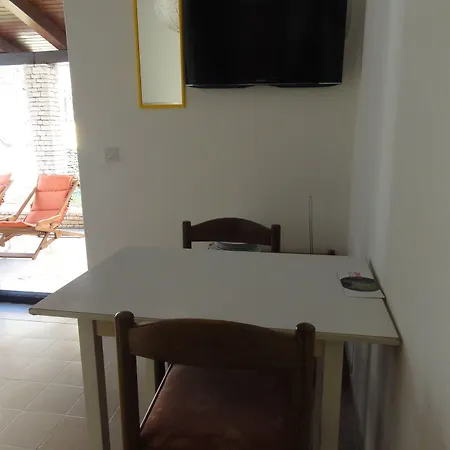 Appartement And Cozy Ferry In