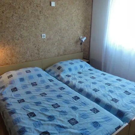 Apartman And Cozy Ferry In *