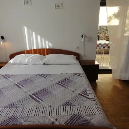 Apartment And Cozy Ferry In