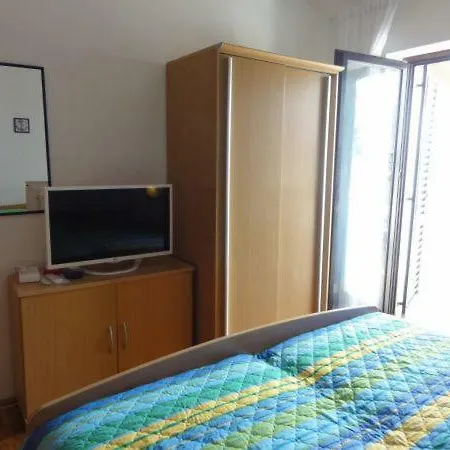 Apartman And Cozy Ferry In