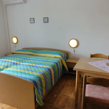 And Cozy Ferry In Apartment Medulin