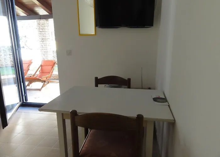 Appartement And Cozy Ferry In