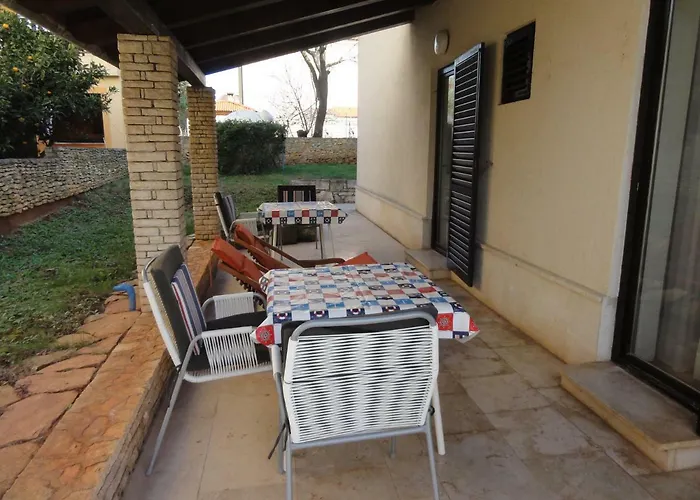 아파트 And Cozy Ferry In