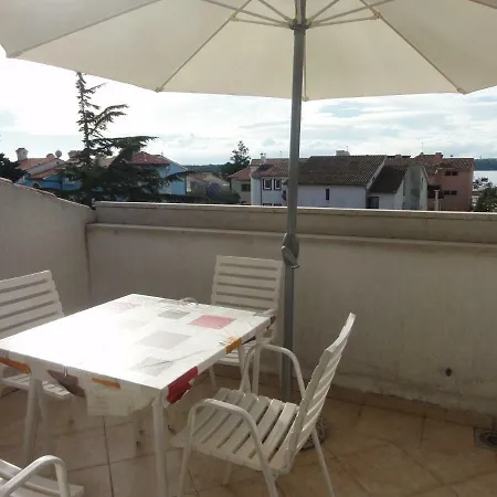 Apartman And Cozy Ferry In
