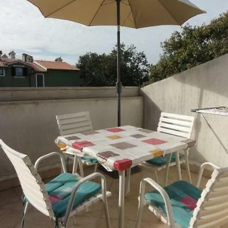 And Cozy Ferry In Apartman Medulin