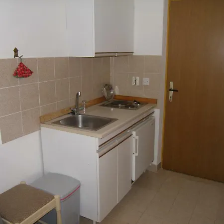 Apartman And Cozy Ferry In *