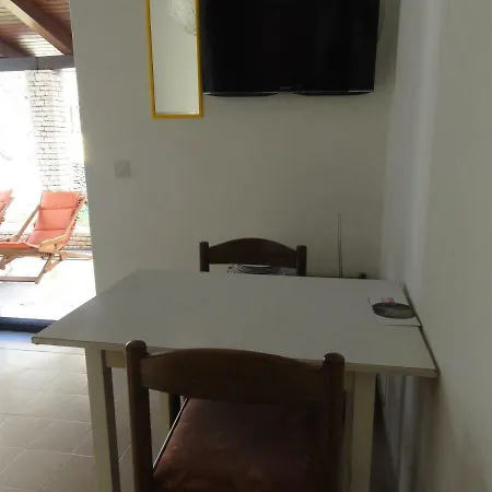 Appartement And Cozy Ferry In *