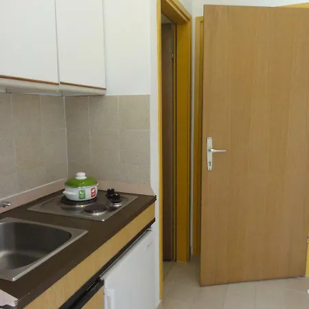 Apartman And Cozy Ferry In *